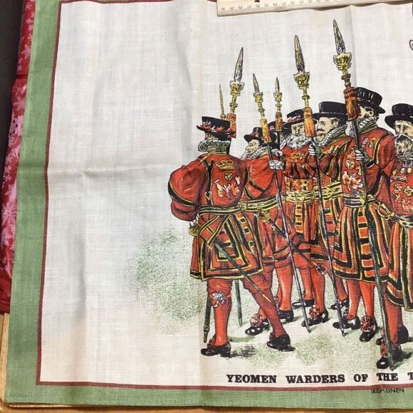 Irish linen tapestry yeoman warders of the Tower of London - Picture 2 of 4